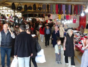 Bayram pazarına vatandaşlardan yoğun ilgi