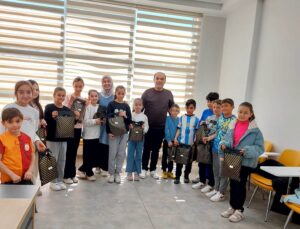 Eti Maden Gençlik Merkezi’nde öğrencilere bayram hediyesi