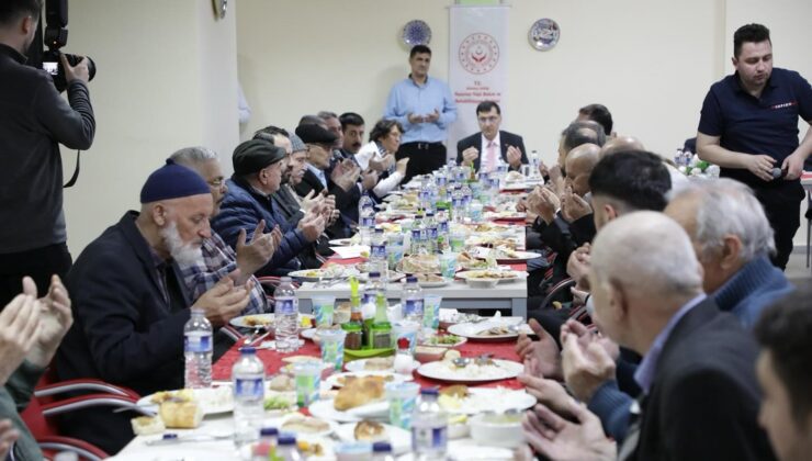 İl protokolü huzurevi sakinleriyle iftarda bir araya geldi