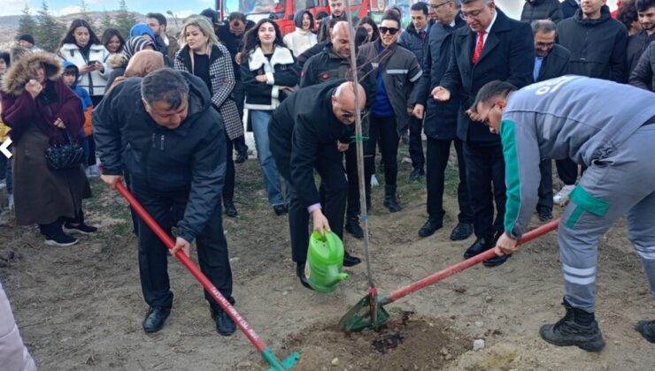 DPÜ Tavşanlı Kampüsü’nde yüzlerce fidan dikildi