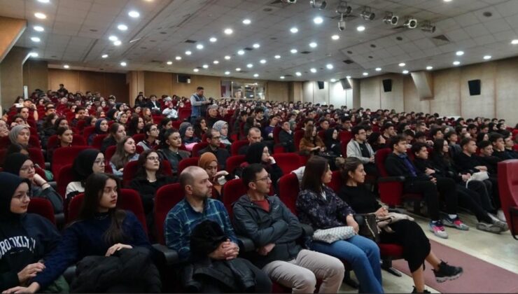 YKS’ye hazırlanan öğrencilere motivasyon semineri