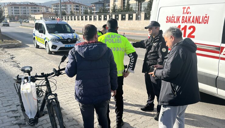 Bisikletten düşen adam ağır yaralandı