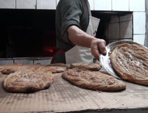 Kütahya’nın Ramazan geleneği tahinli pideye yoğun ilgi
