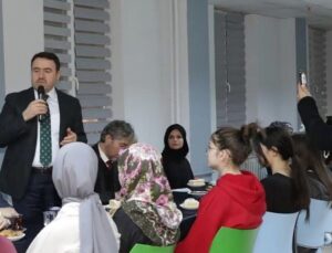Vali Işın gençlerle söyleşi programında buluştu