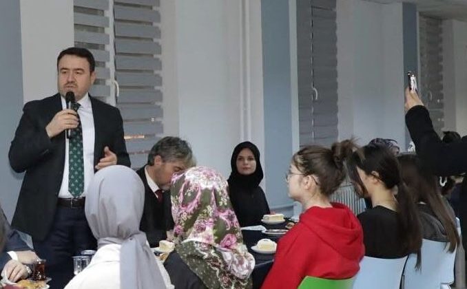 Vali Işın gençlerle söyleşi programında buluştu