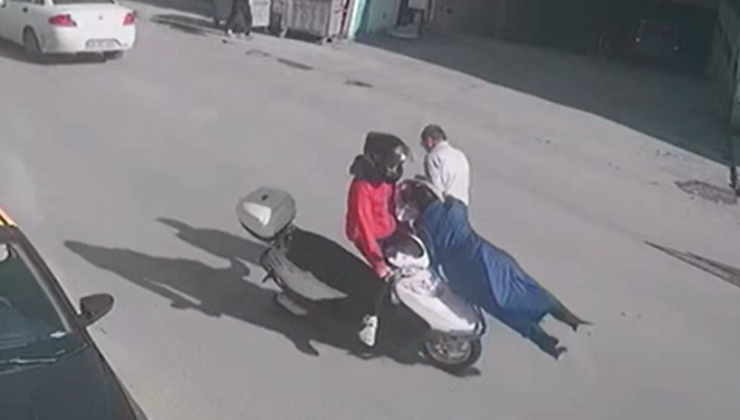 Motosiklet yayaya böyle çarptı