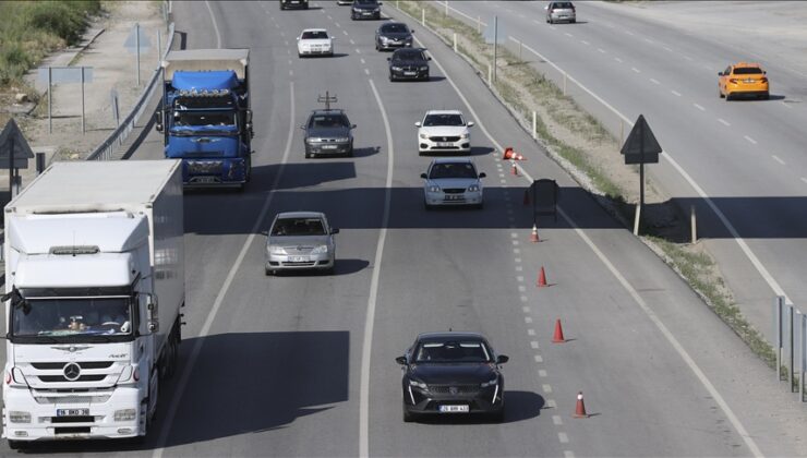 Bayram trafiğinde kamyon düzenlemesi