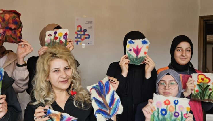 Çocuklar geleceğe sanatla ilerliyor