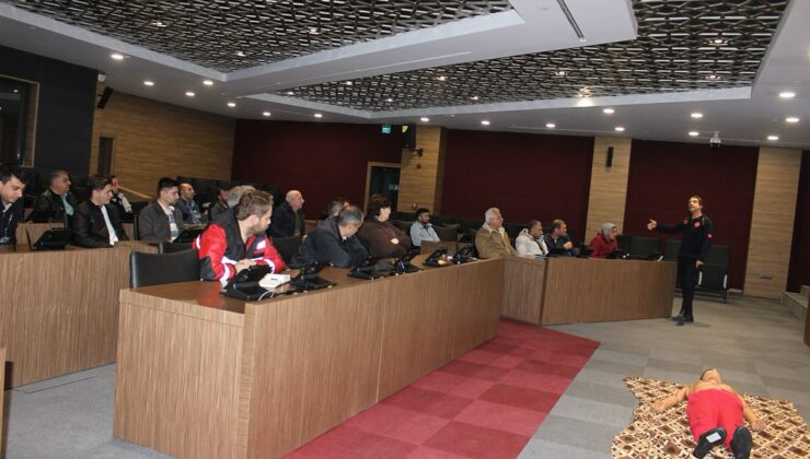 Belediye personeline ilk yardım eğitimi