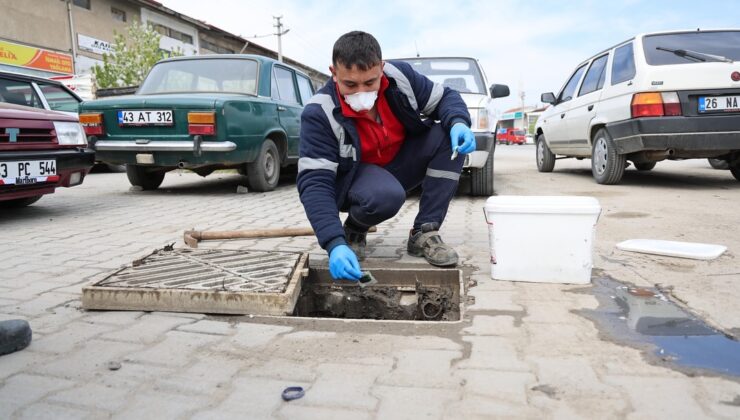 Kanalizasyonlarda ilaçlama çalışması