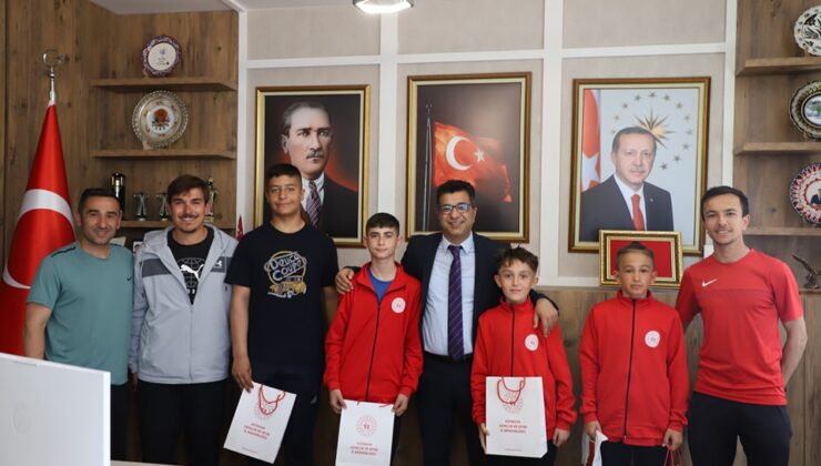 Müdür Küçük’ten başarılı sporculara tebrik