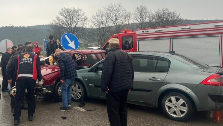 İki otomobil çarpıştı: 1 ölü, 2 yaralı