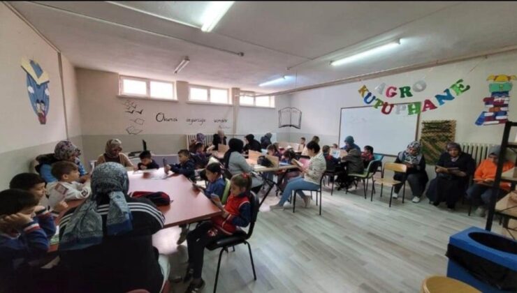Minik öğrencilerin eğitim yolculuğuna aileleri de katıldı