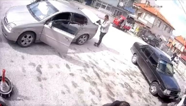 El freni çekilmeyen araç kazaya neden oldu