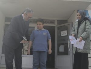 Suriyeli öğrenci ülkesine sevgi gösterileriyle uğurlandı