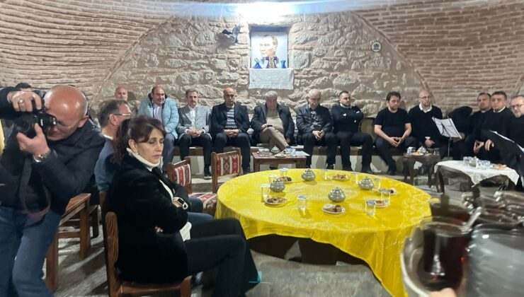 Öğretmenler söyleşi ve tasavvuf musikisi konserinde buluştu