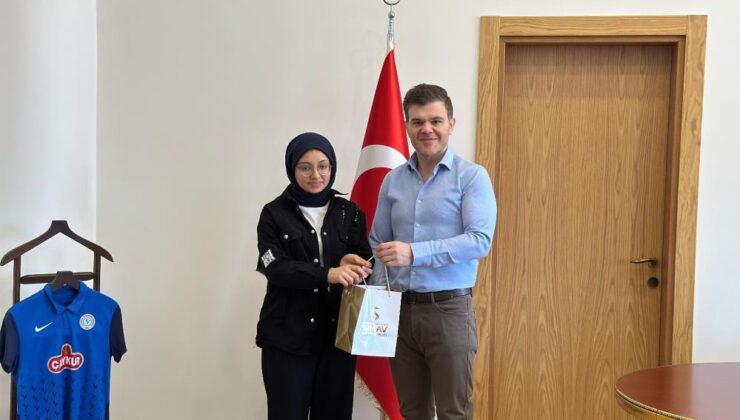 Kaymakam Karaloğlu’dan genç hafıza ödül