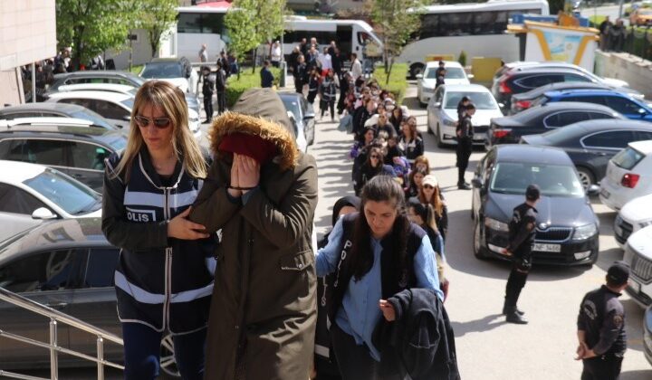 Dolandırıcılık şüphelisi 71 şahıstan 20’si tutuklandı