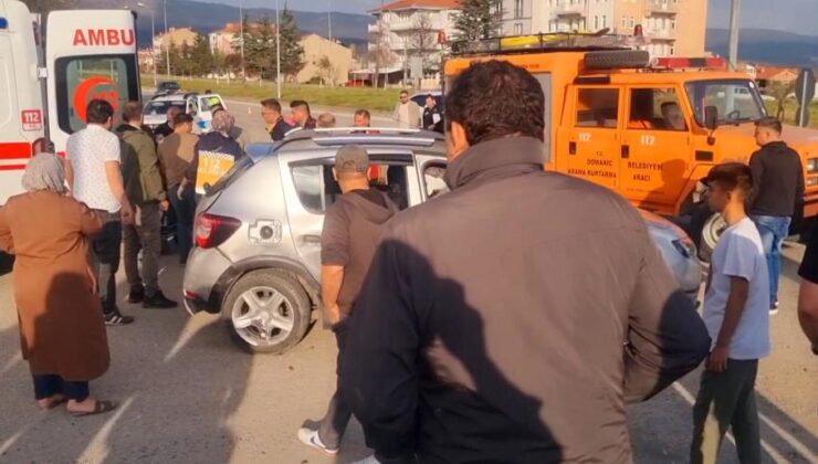 İki otomobil çarpıştı: 7 yaralı