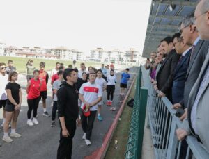 Vali Işın, Spor Bilimleri Fakültesi öğrencileriyle buluştu