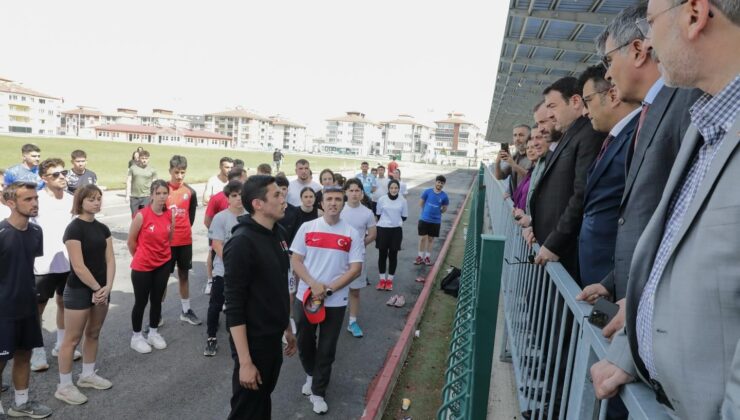 Vali Işın, Spor Bilimleri Fakültesi öğrencileriyle buluştu