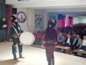 Miniklere özel Hacivat ve Karagöz oyunu düzenlendi