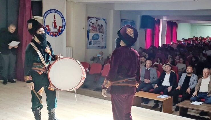 Miniklere özel Hacivat ve Karagöz oyunu düzenlendi