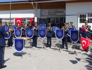 Tugay Bandosu’ndan miniklere bayram konseri