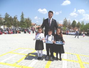 Yarışmalarda başarılı olan öğrenciler ödüllendirildi