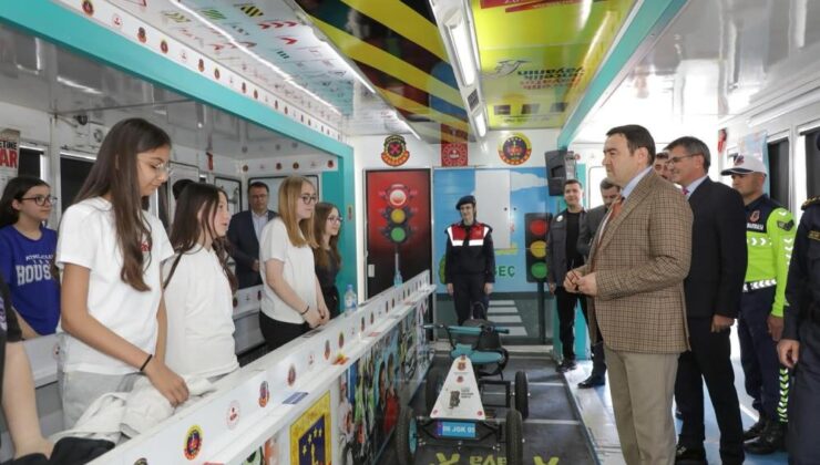 Öğrencilere uygulamalı trafik eğitimi