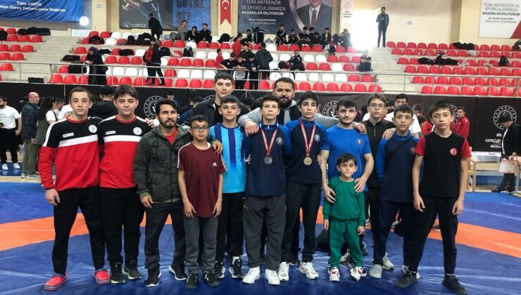 Kütahyalı sporcular Bilecik’ten madalyalarla döndü