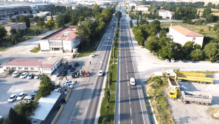 Durdurulan ticari taksiden kaçak göçmen çıktı