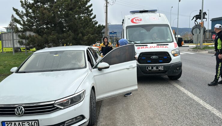 Fenalaşan sürücünün yardımına polis ve sağlık ekipleri yetişti