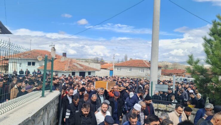 Silahlı saldırıda ölen genç toprağa verildi
