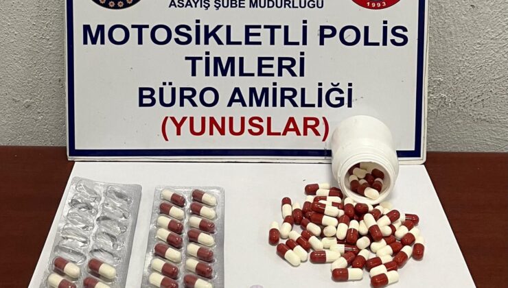 Yunus Timleri denetimde bıçak ve uyuşturucu hap ele geçirdi