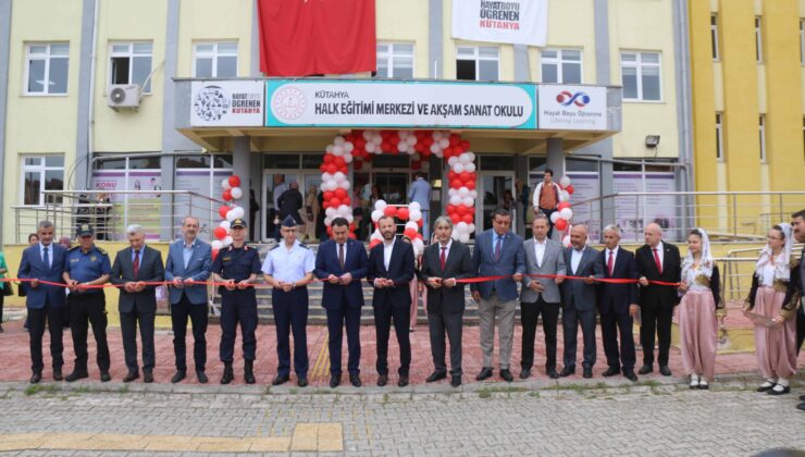 Halk Eğitim Merkezi yıl sonu sergisi açıldı