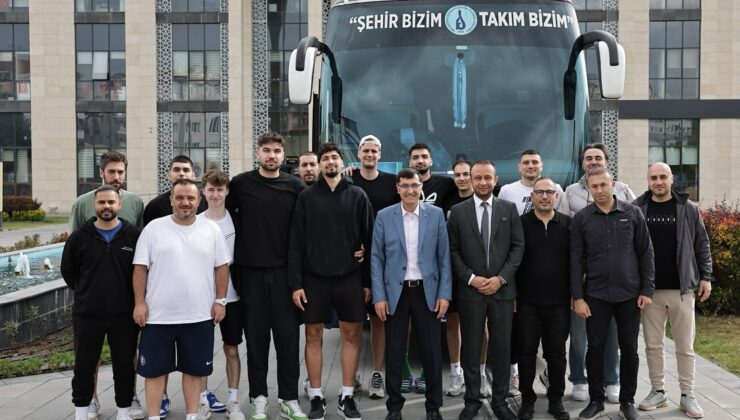 Başkan Eyüp Kahveci Kütahya Belediyespor’u finallere uğurladı