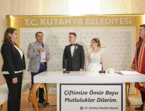 Vali Işın genç çiftin nikah törenine katıldı