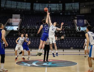 Kütahya Belediyespor finallere galibiyetle başladı