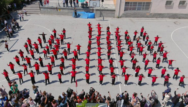100’den fazla öğrenci harmandalı oynadı
