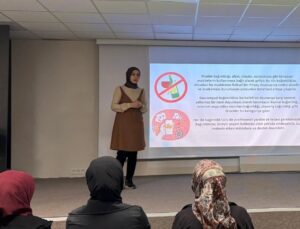 Velilere dijital güvenlik konulu farkındalık semineri