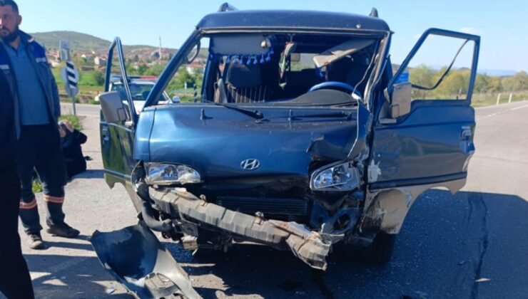 Minibüs ile karavan çarpıştı: 1 yaralı