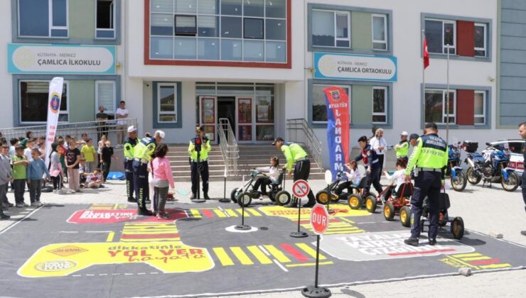 Jandarmadan öğrencilere uygulamalı trafik eğitimi