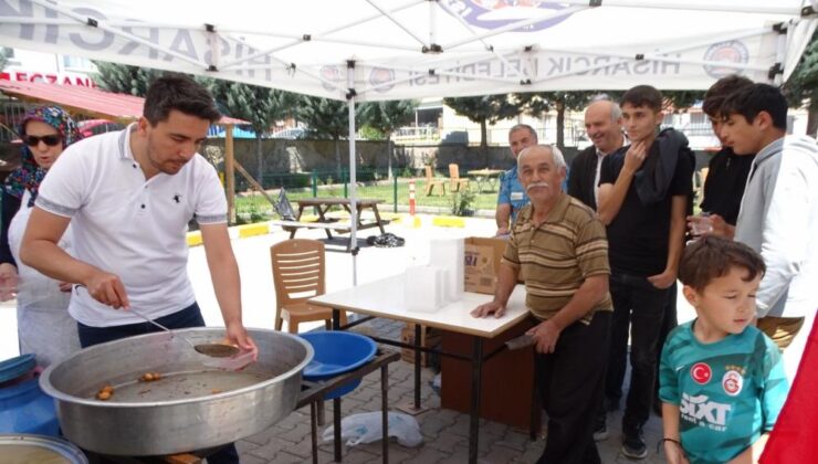 Hastane personelinden vatandaşa lokma ikramı