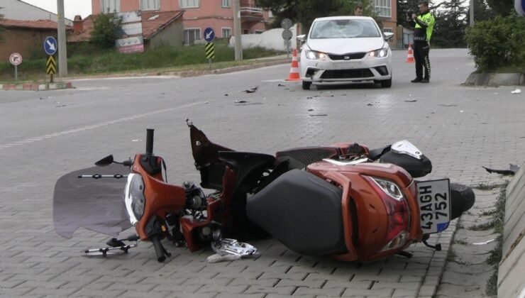 Motosiklet ile otomobil çarpıştı! İki araçta hurdaya döndü
