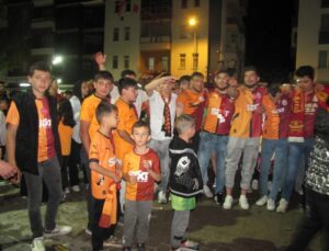 Şampiyonluk kutlamaları renkli görüntülere sahne oldu