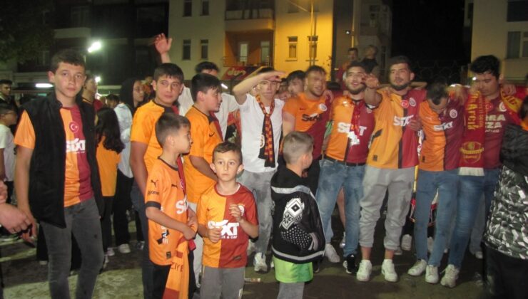 Şampiyonluk kutlamaları renkli görüntülere sahne oldu