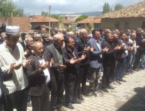 Köyde düzenlenen hayır yemeğinde yağmur duası edildi