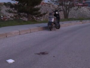 Elektrikli motosiklet virajda devrildi: 1 yaralı