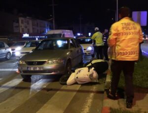 Motosiklet ve 2 otomobilin karıştığı kazada 1 kişi yaralandı